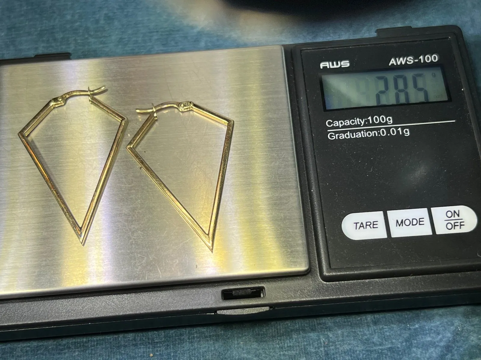 14k Gold Angled Geometric Diamond Shape Edgy Hoop Earrings. 1.7"