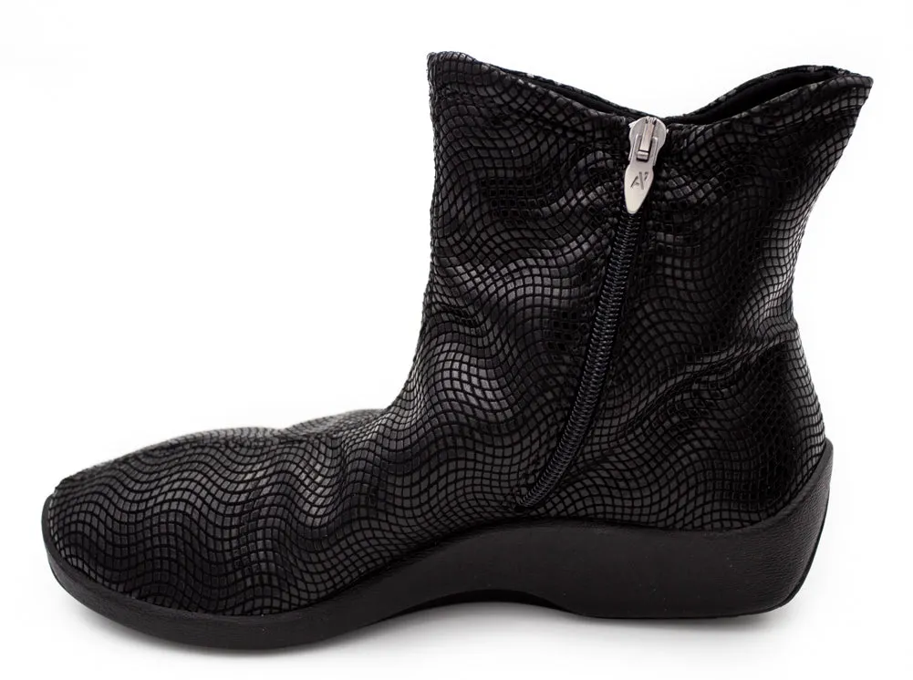 L19 in Black Creative by Arcopedico