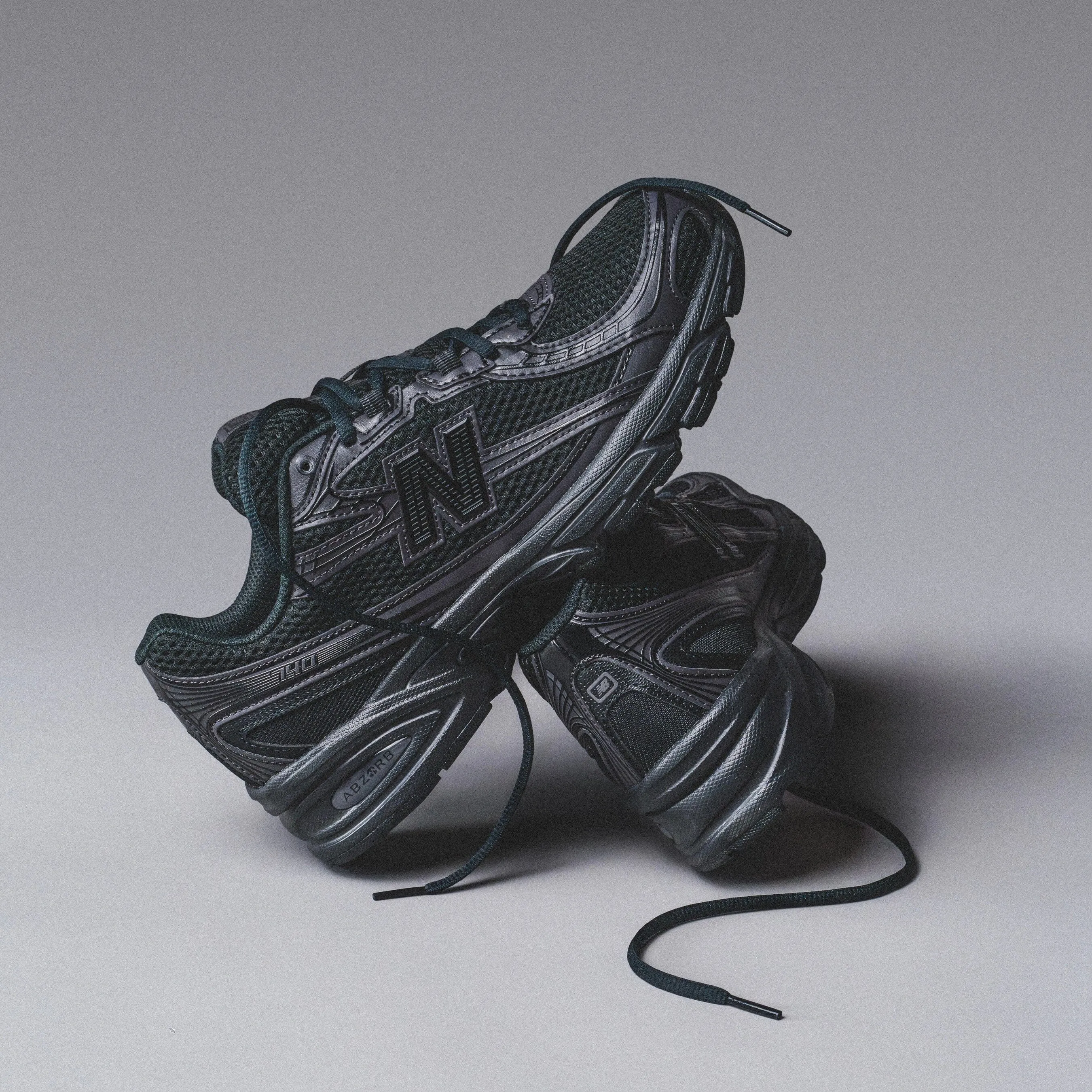 MENS New Balance | 740 "Black/Black"