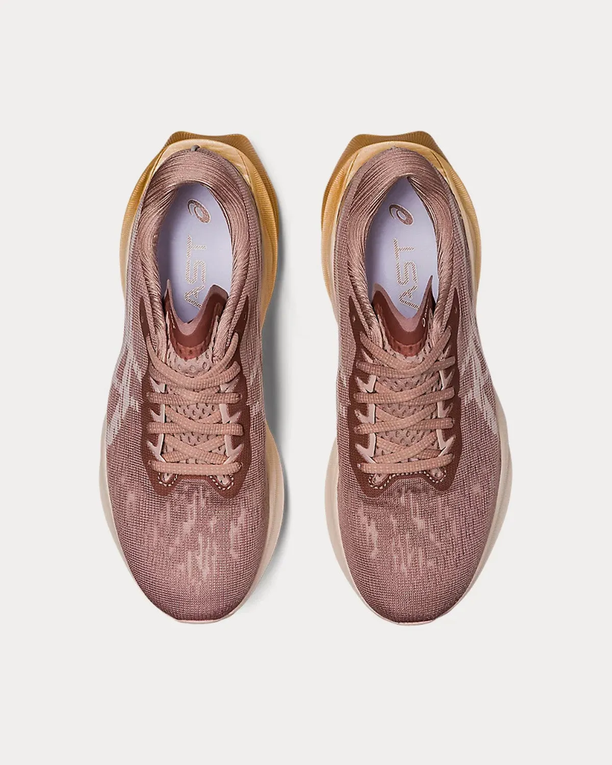 NOVABLAST 3 Fawn / Mineral Beige Running Shoes